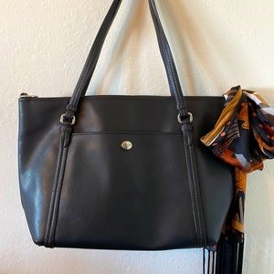 MARKED DOWN. NO SHOULDER STRAP. Peyton cross grain leather pocket shoulder tote